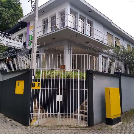 Capivara'S Hostel Curitiba Exterior photo