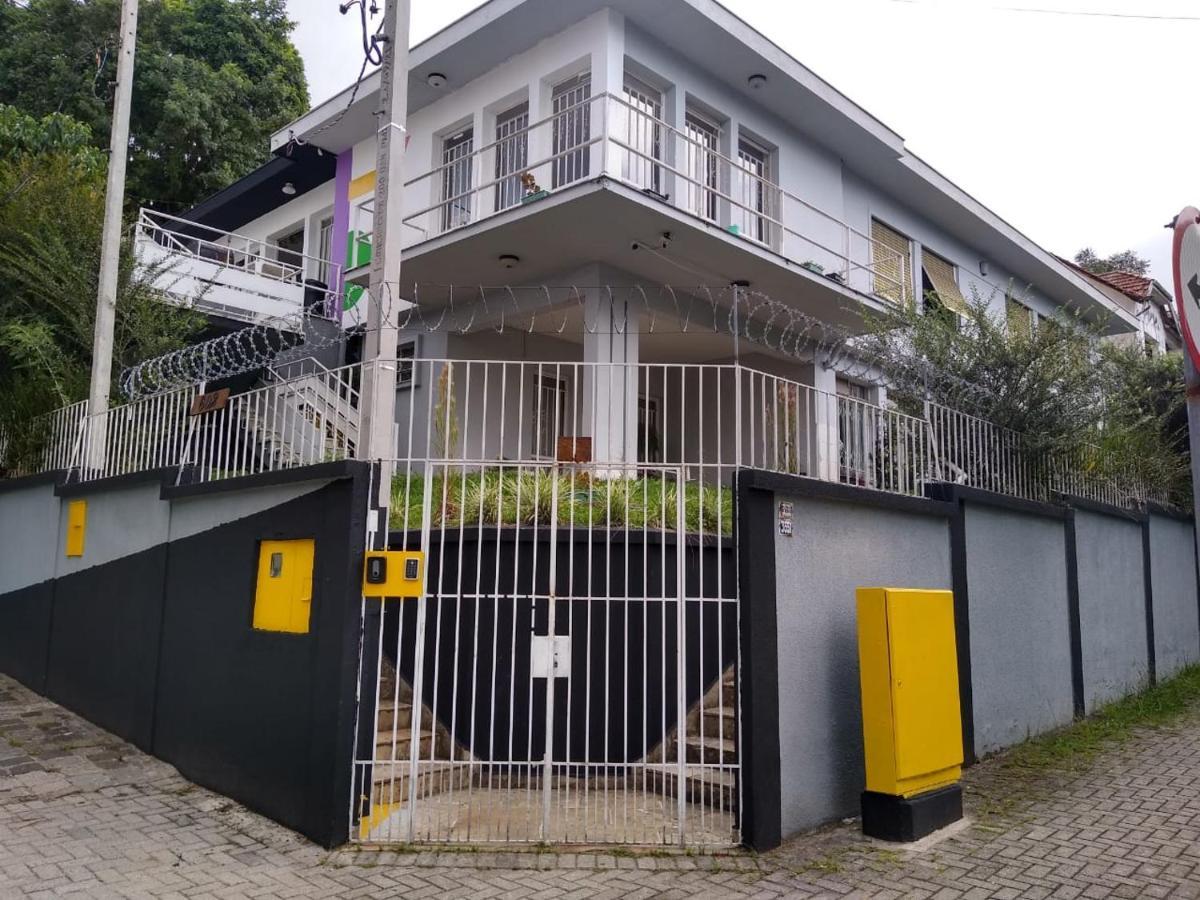 Capivara'S Hostel Curitiba Exterior photo